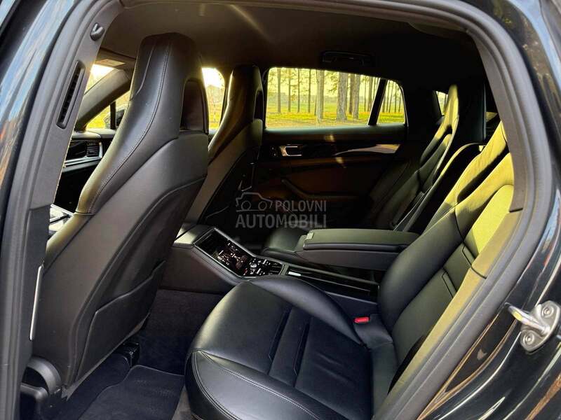 Porsche Panamera 4S/AKRAPOVIC/MATRIX