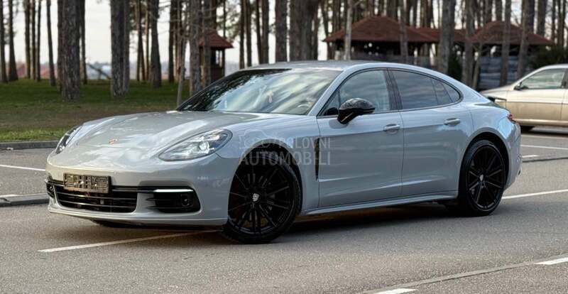 Porsche Panamera 4S/AKRAPOVIC/MATRIX