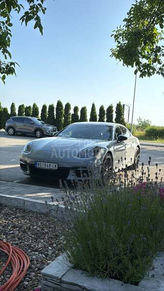 Porsche Panamera 4S/AKRAPOVIC/MATRIX