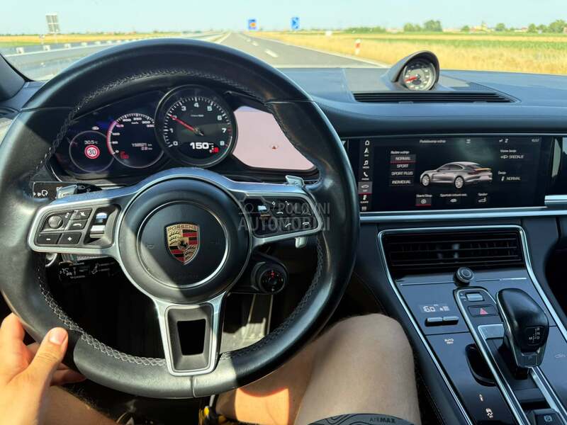 Porsche Panamera 4S/AKRAPOVIC/MATRIX