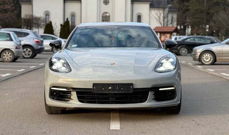 Porsche Panamera 4S/AKRAPOVIC/MATRIX