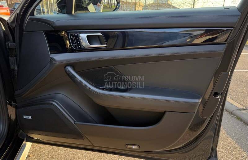 Porsche Panamera 4S/AKRAPOVIC/MATRIX