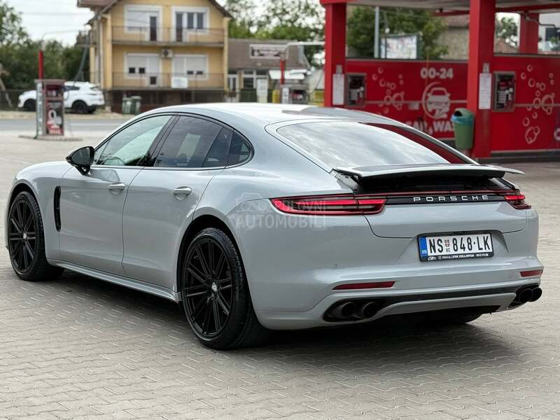 Porsche Panamera 4S/AKRAPOVIC/MATRIX