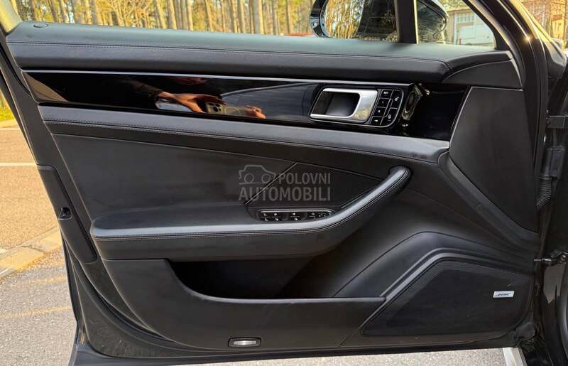 Porsche Panamera 4S/AKRAPOVIC/MATRIX