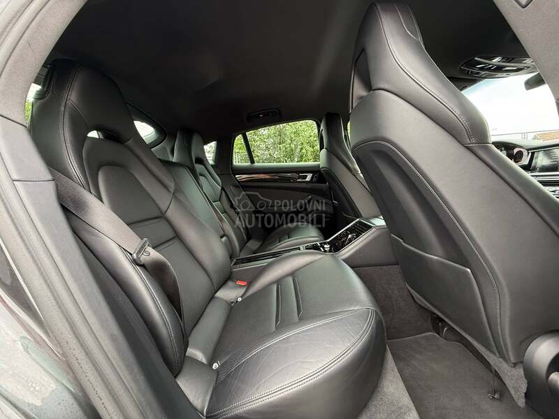 Porsche Panamera 4S/AKRAPOVIC/MATRIX