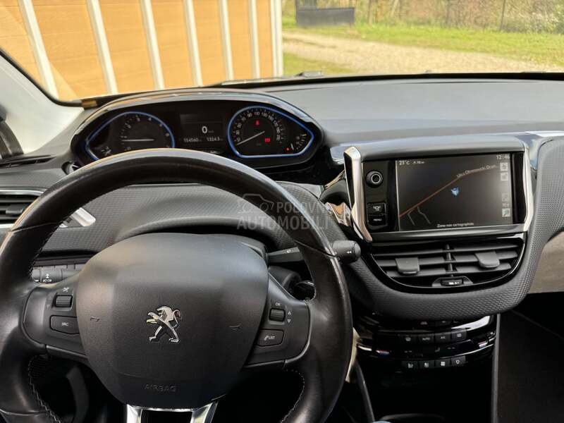 Peugeot 2008 1.2 Allure Premium