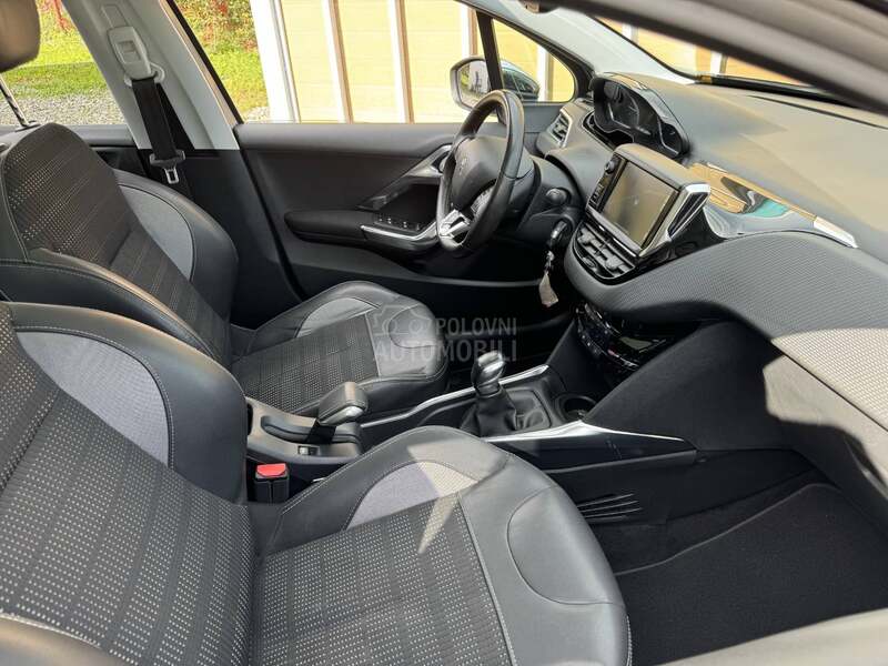 Peugeot 2008 1.2 Allure Premium