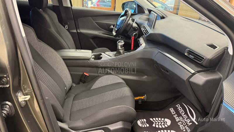 Peugeot 3008 //1.2////S A L O N