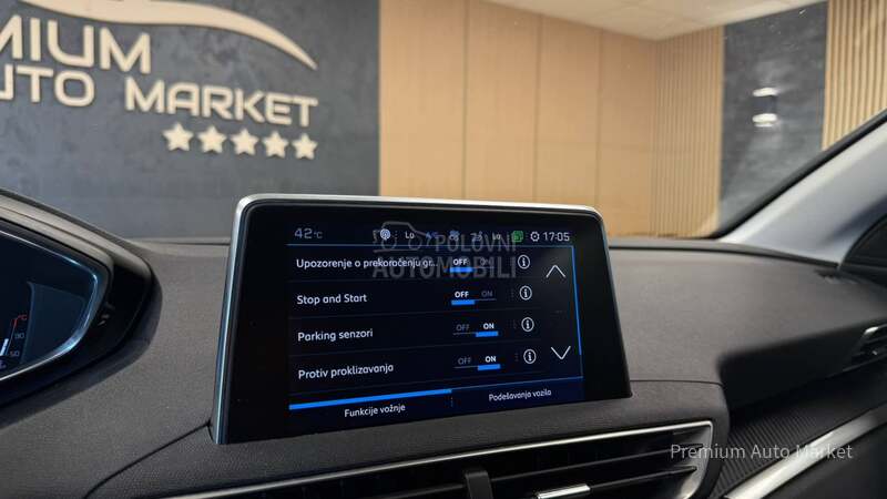 Peugeot 3008 //1.2////S A L O N