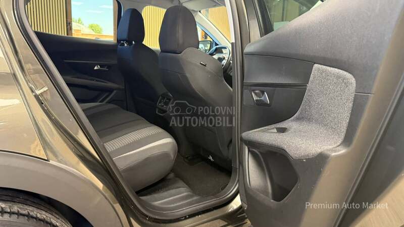Peugeot 3008 //1.2////S A L O N