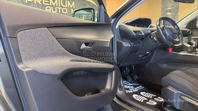 Peugeot 3008 //1.2////S A L O N