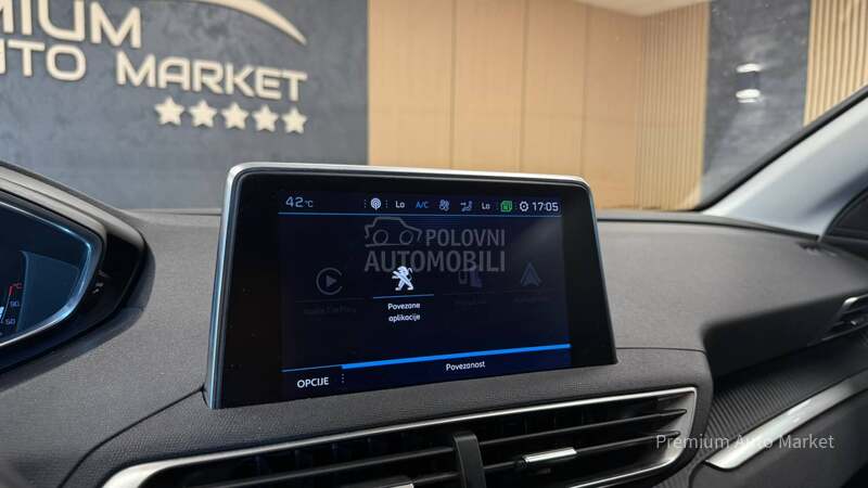 Peugeot 3008 //1.2////S A L O N