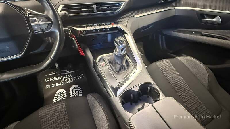 Peugeot 3008 //1.2////S A L O N