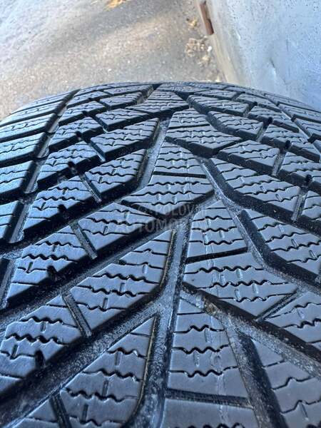 Yokohama 245/40 R18 Zimska
