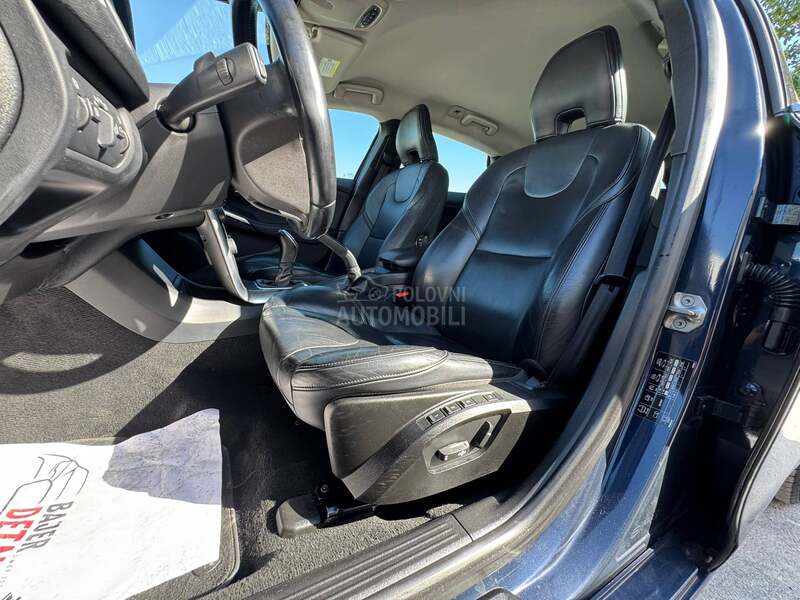 Volvo V40 KOŽA