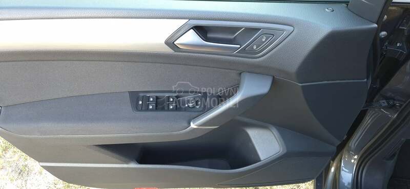 Volkswagen Touran 2.0 TDI DSG LED NAV