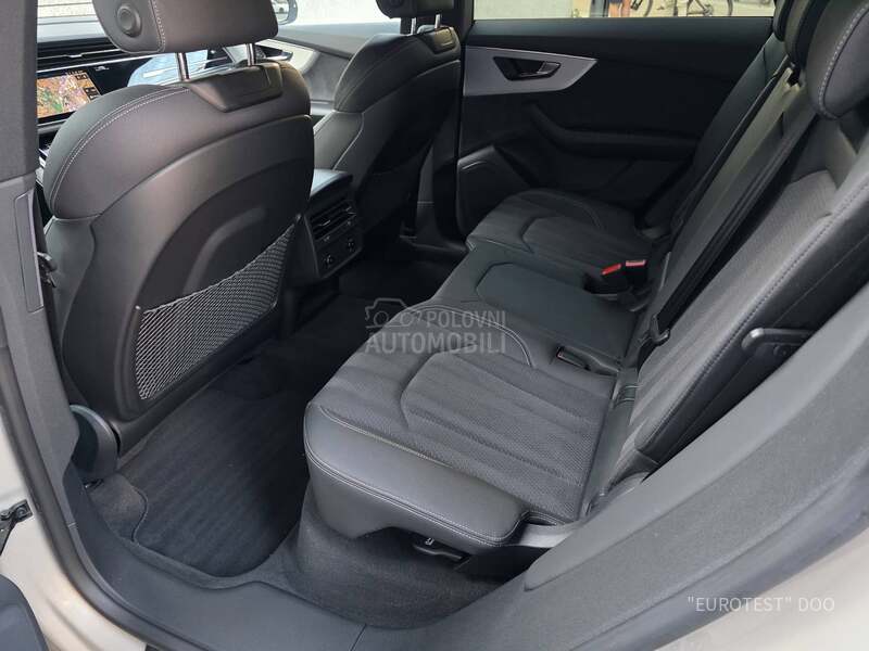 Audi Q8 S-line