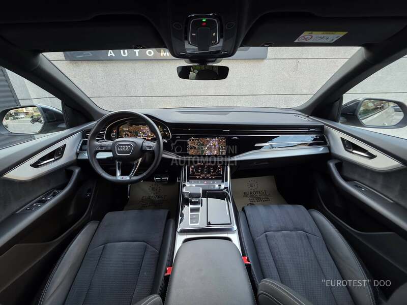 Audi Q8 S-line