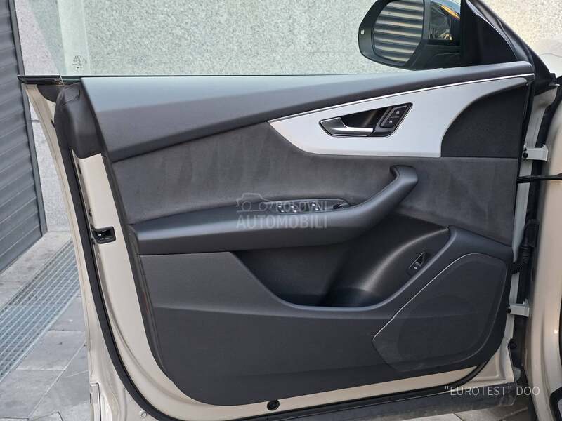Audi Q8 S-line