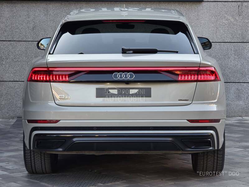 Audi Q8 S-line