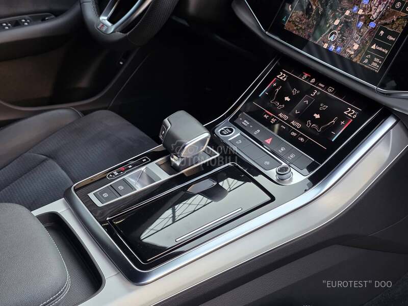 Audi Q8 S-line