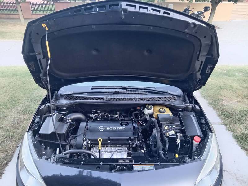 Opel Astra J 1.6 O D L I C N A