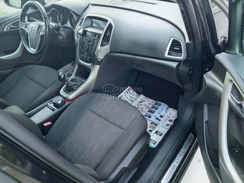 Opel Astra J 1.6 O D L I C N A