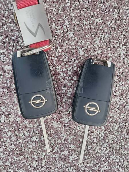 Opel Astra J 1.6 O D L I C N A