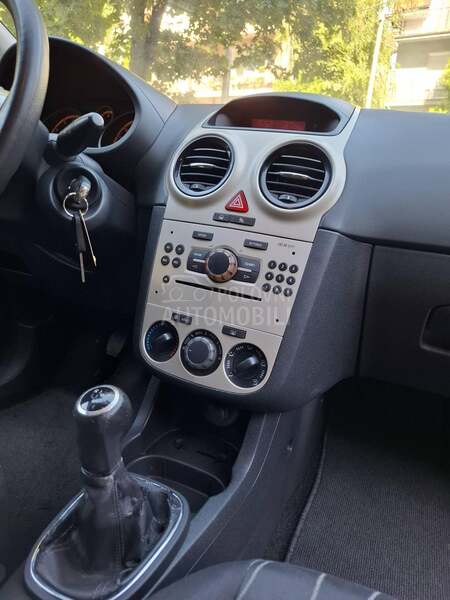Opel Corsa D 1.2 ESSENTIA
