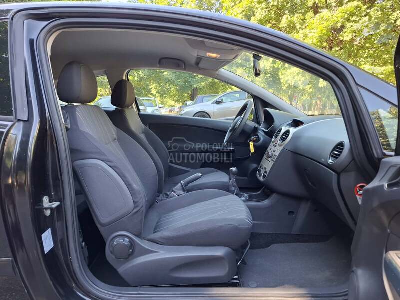 Opel Corsa D 1.2 ESSENTIA