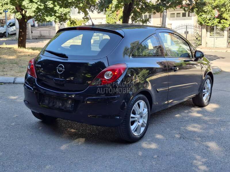 Opel Corsa D 1.2 ESSENTIA