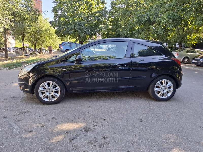 Opel Corsa D 1.2 ESSENTIA