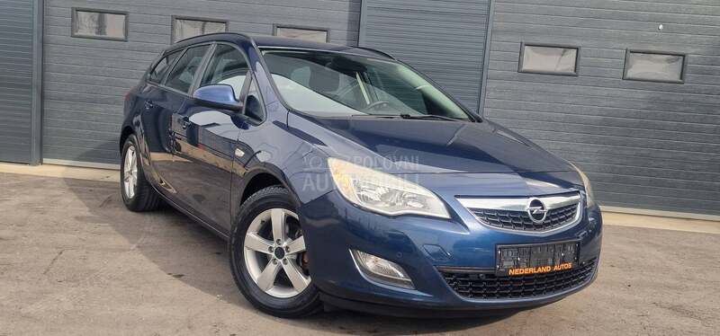 Opel Astra J 1.3 cdti //Nav.i//