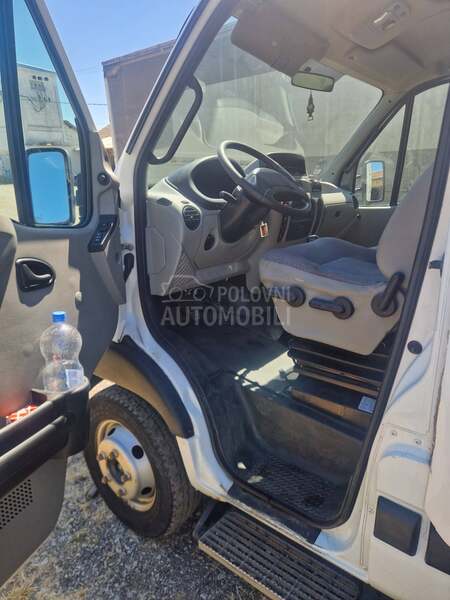 Renault Mascott