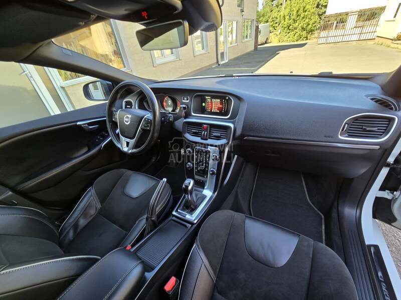 Volvo V40 2.0d D4 R-Design CH