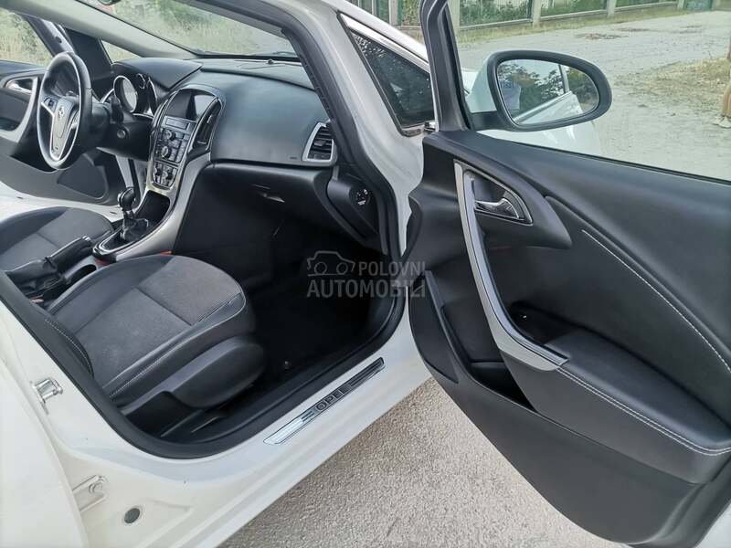 Opel Astra J 1.6CDTI-COSMO