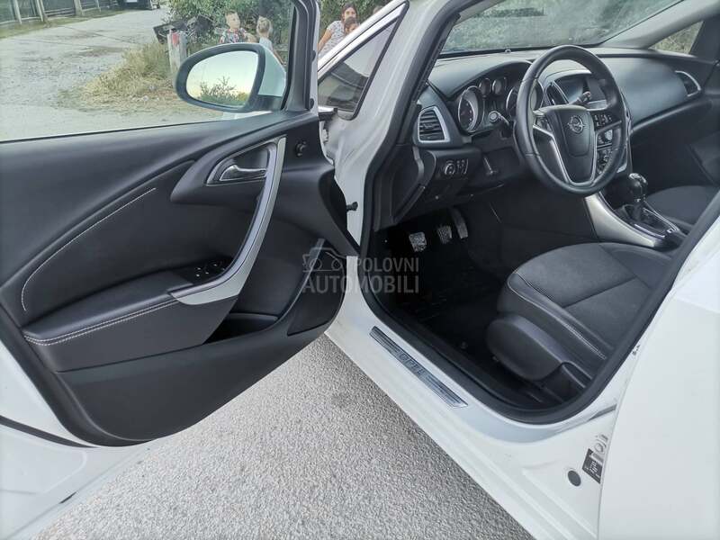 Opel Astra J 1.6CDTI-COSMO
