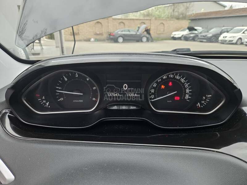 Peugeot 208 N A V I  L E D
