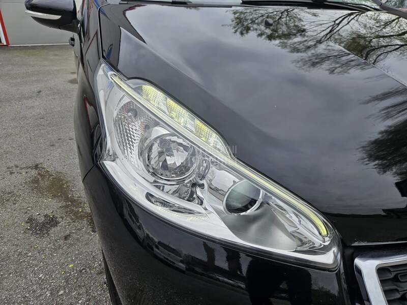 Peugeot 208 N A V I  L E D
