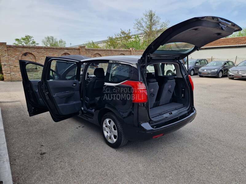Peugeot 5008 7 sed N A V I
