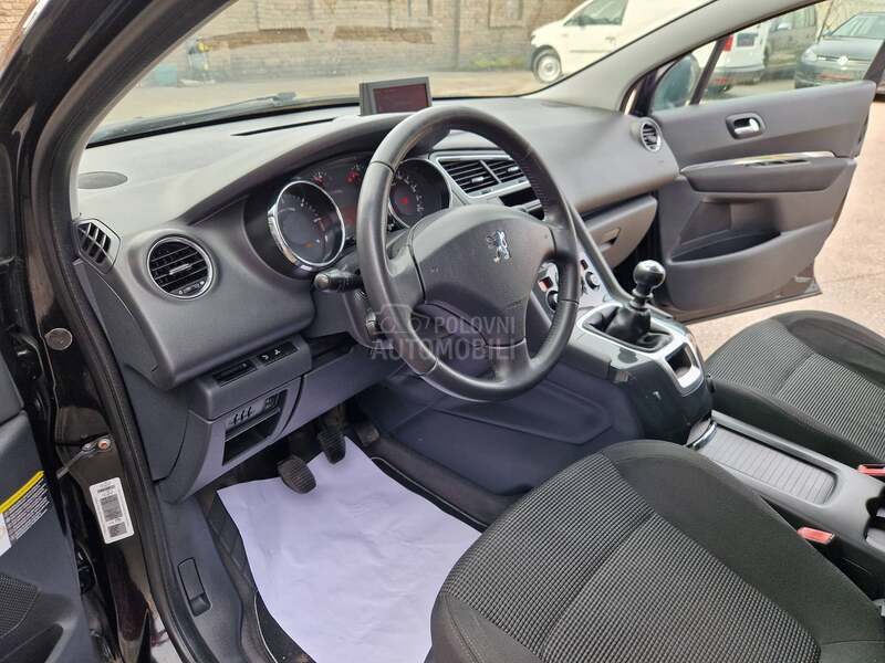 Peugeot 5008 7 sed N A V I