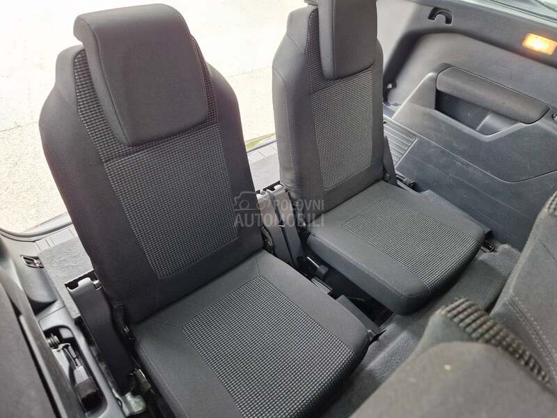 Peugeot 5008 7 sed N A V I