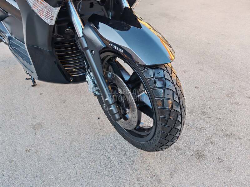 Yamaha x max 250
