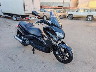 Yamaha x max 250