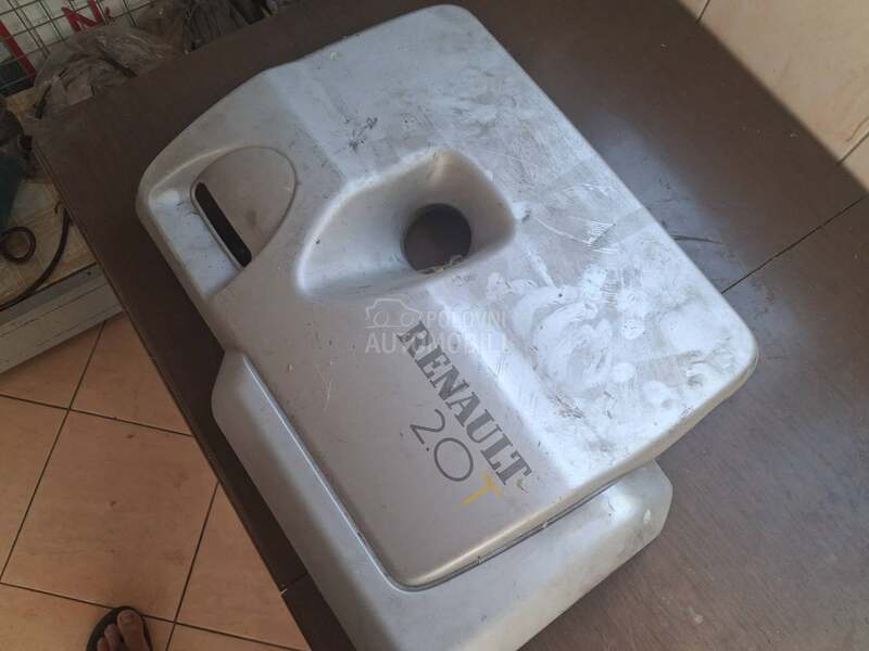 poklopac motora