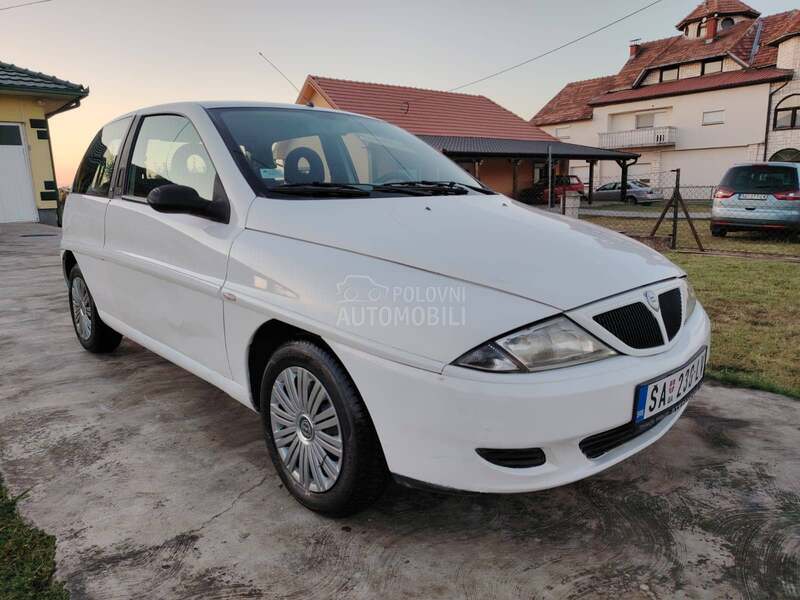 Lancia Ypsilon 