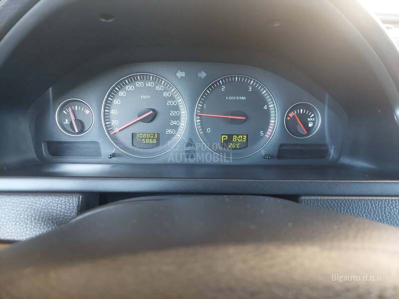 Volvo XC90 2.4 D5 MOMENTUM