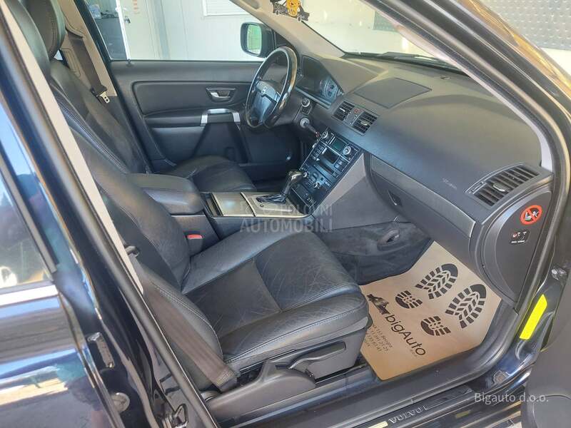 Volvo XC90 2.4 D5 MOMENTUM