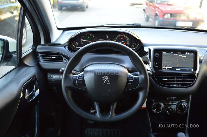 Peugeot 208 1.2 PureTech Nav
