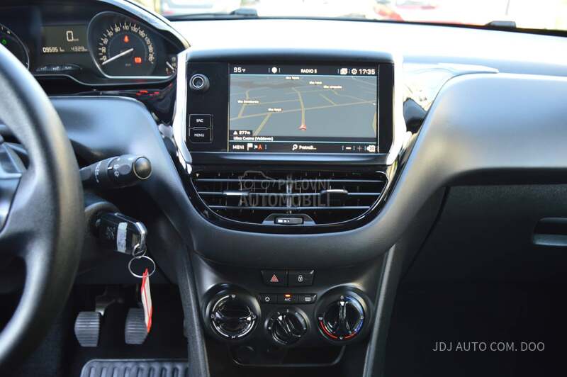 Peugeot 208 1.2 PureTech Nav